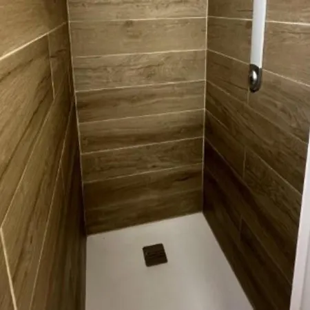 Spacieux 70m² Pour 5 Personnes A - Api-1-52-703 Camping *