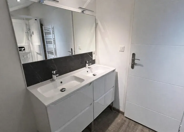 Spacieux 70m² Pour 5 Personnes A - Api-1-52-703 Kemping